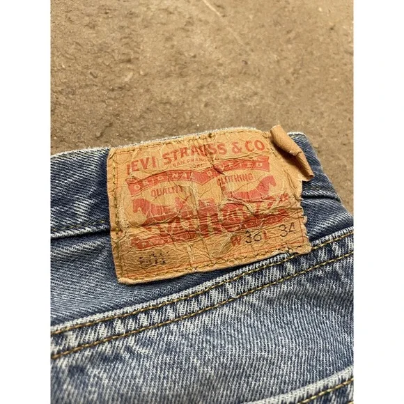 Levis 501 Jeans Mens 36x29 Light Wash Blue Straight Leg Button Fly Distressed - Picture 15 of 16